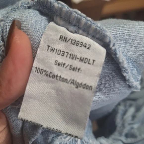 Twelve by Ontwelfth Light Blue Ruffle Sleeve Denim Jacket Size Large - Picture 7 of 7